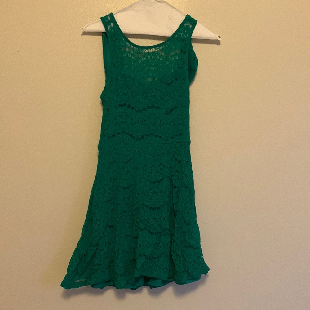 Green Lacey skater dress Francesca’s size small with keyhole back